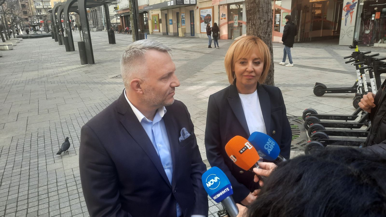 Мая Манолова е председател на парламентарната група на коалиция „Изправи се! Мутри вън!“