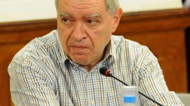 Михаил Константинов е официално освободен от „Информационно обслужване“