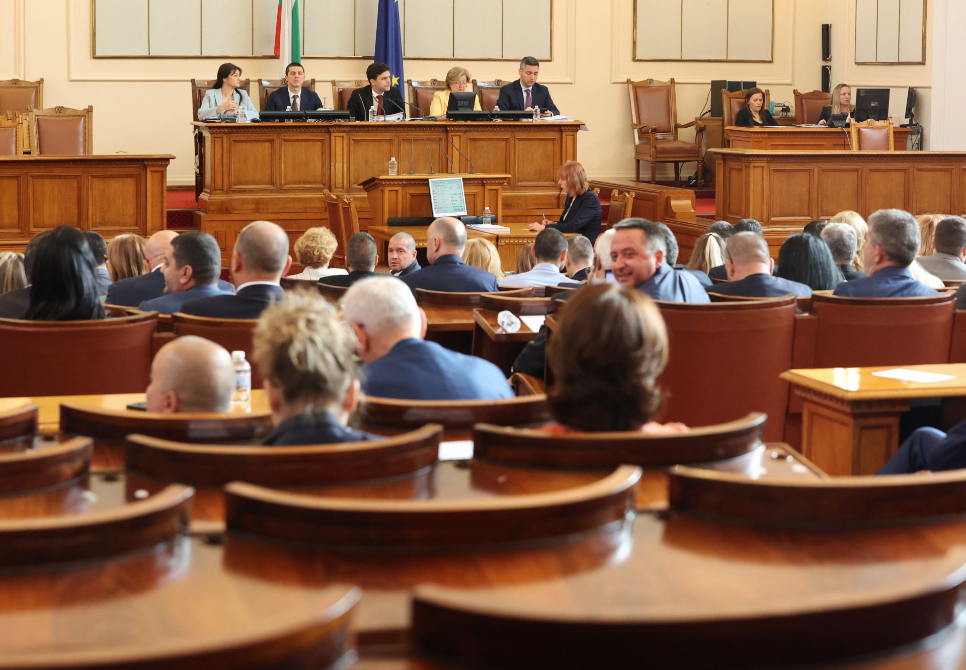 Последен ден на парламента: На фокус са обществените поръчки
