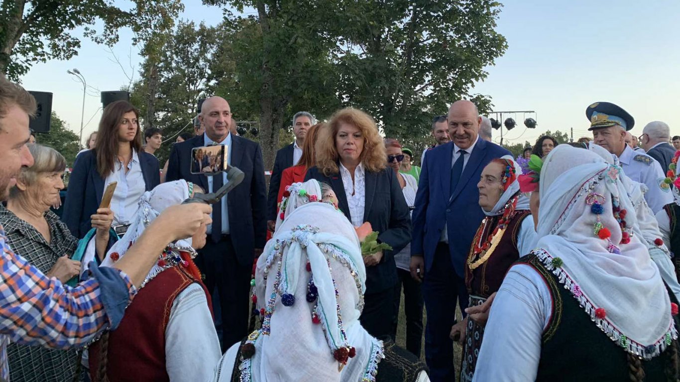 Йотова: Няма да позволим да се прекроява българската история