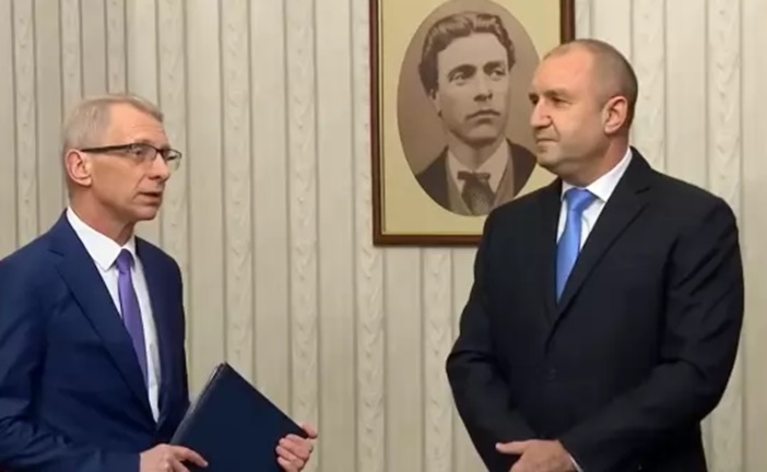 Акад. Денков от ПП връща неизпълнен втория мандат. Започва трудна седмица за Радев