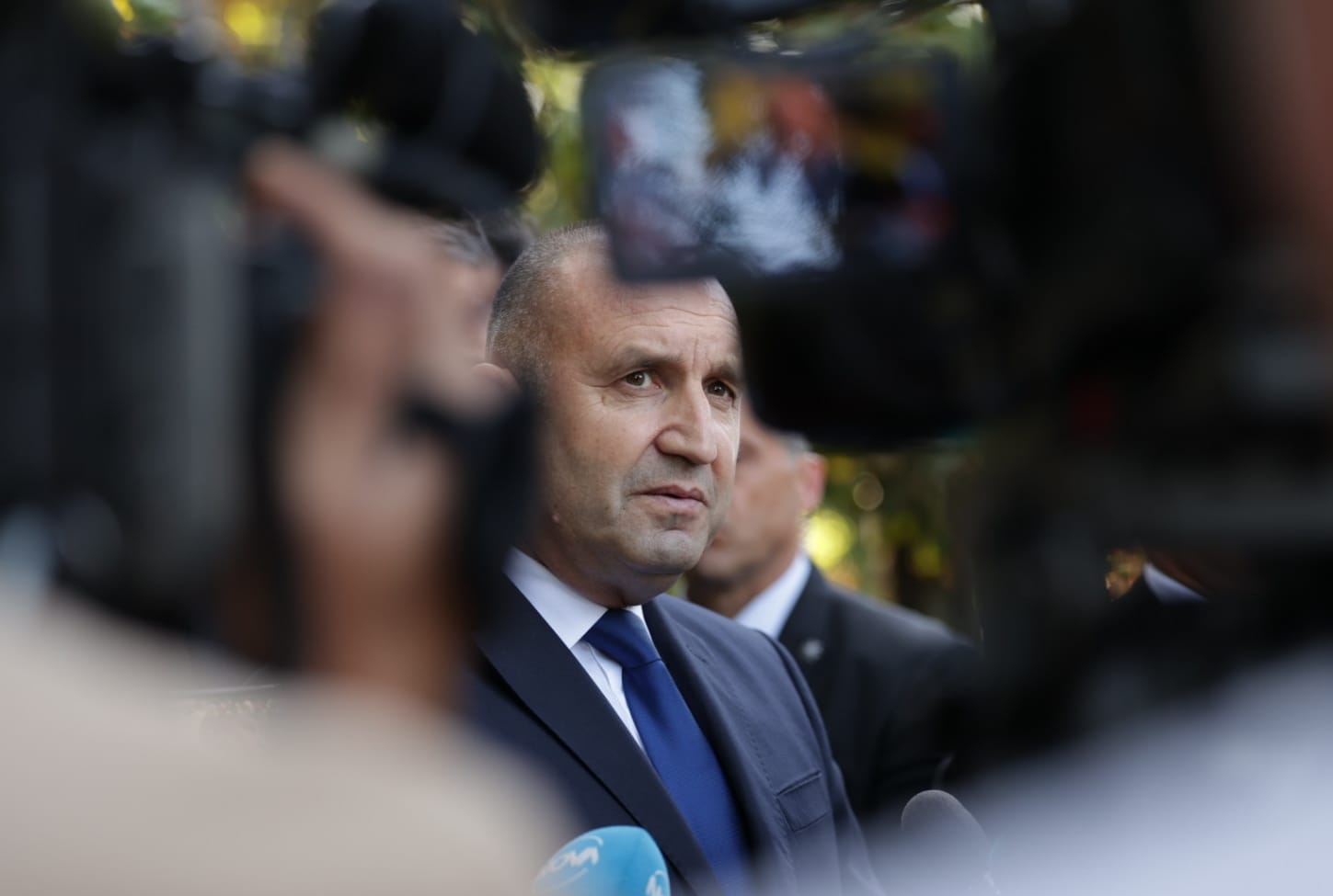 Радев: Крамолите в управляващата коалиция са за порциите от европейските пари