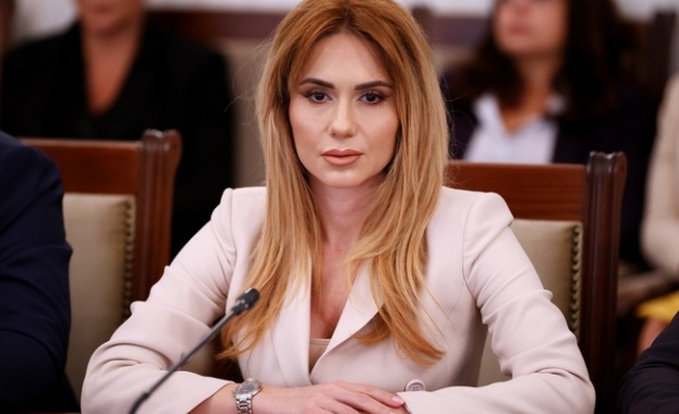 Шефката на КЗП срещу "Виваком": Това касае всички българи